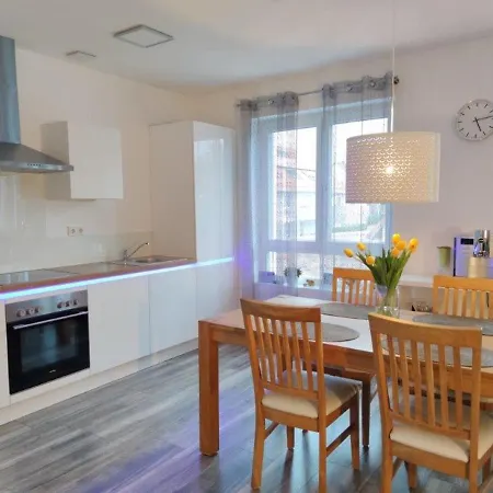 Stahl Apartment *